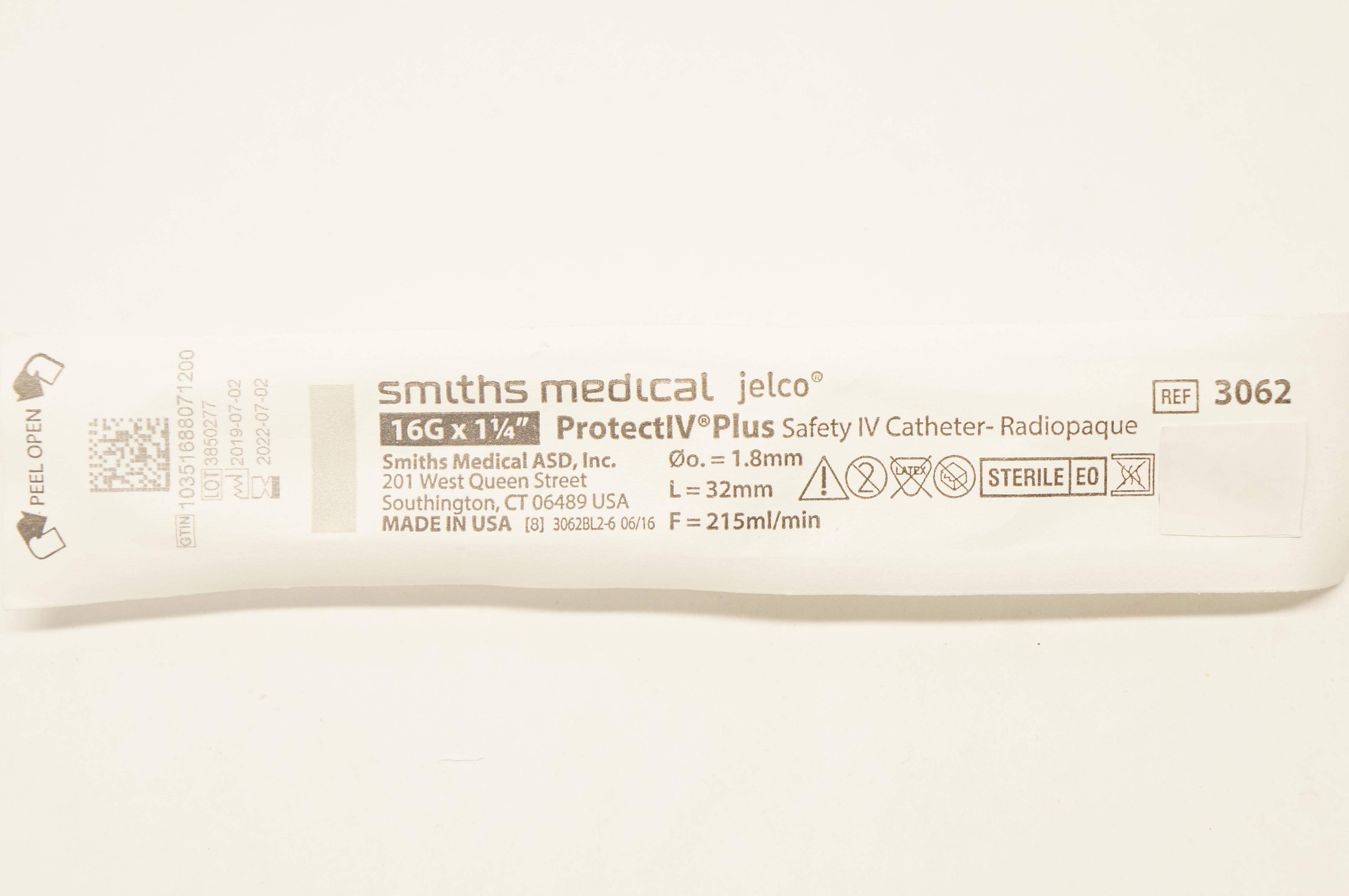 Smiths Medical 3062 ProtectIV Plus 16G x 1-1/4inch