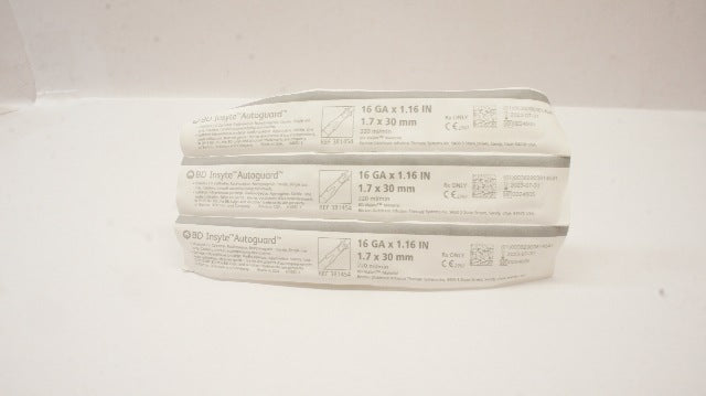 BD 381454 Insyte Autoguard Shielded I.V. Cath. 16GA x 1.16inch - Pack of 3