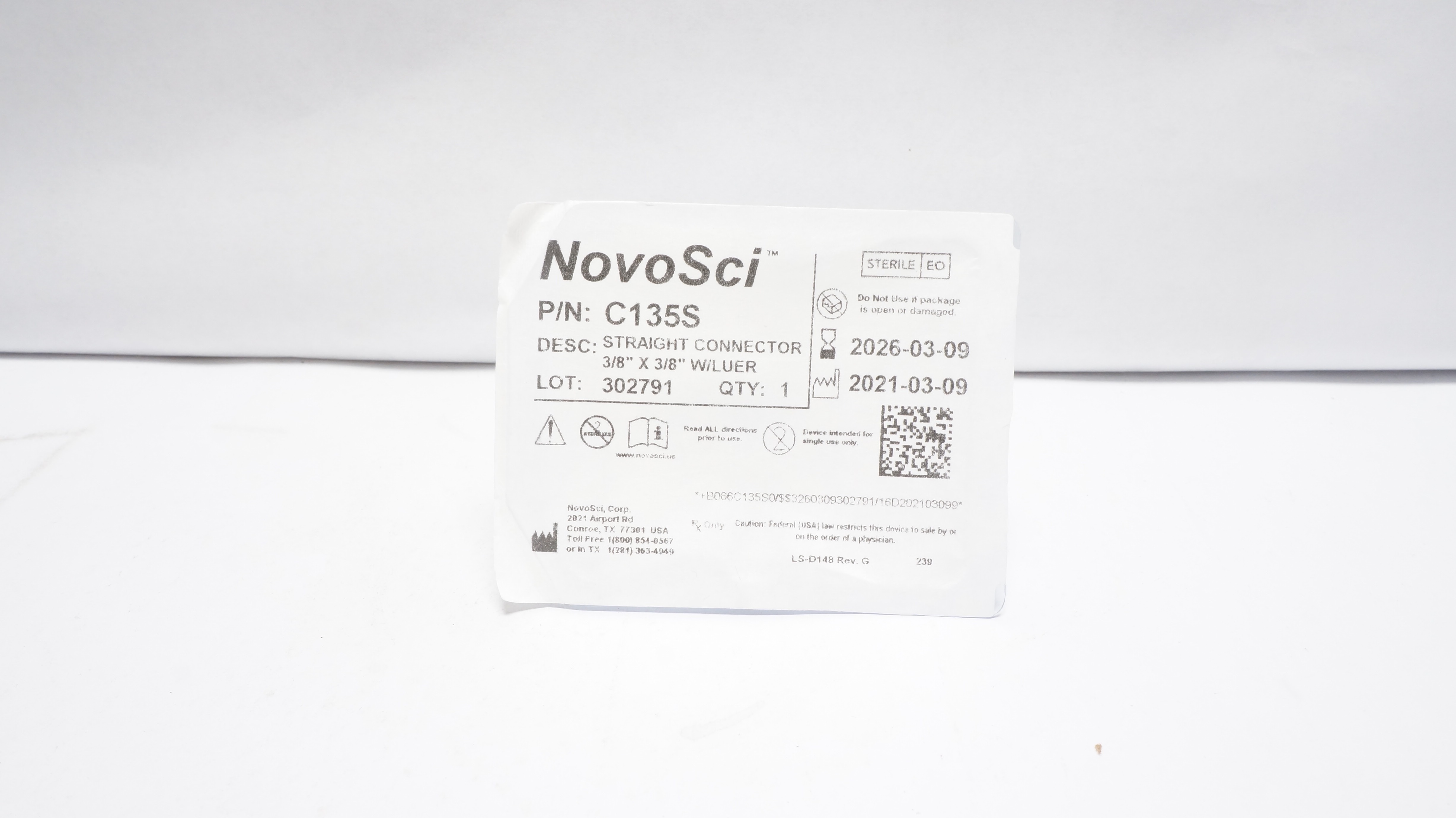 NovoSci C135S Straight Connector W/Luer 3/8 inch x 3/8 inch