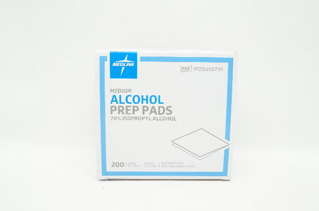 Medline MDS090735 Medium 2-Ply Prep Pads 70% Isopropyl Alcohol - Box of 200