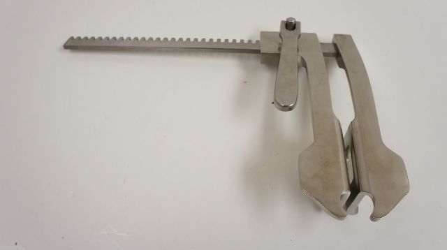 Finocchieto Rib Retractor Medium Fenestrated Blade 07-863-21