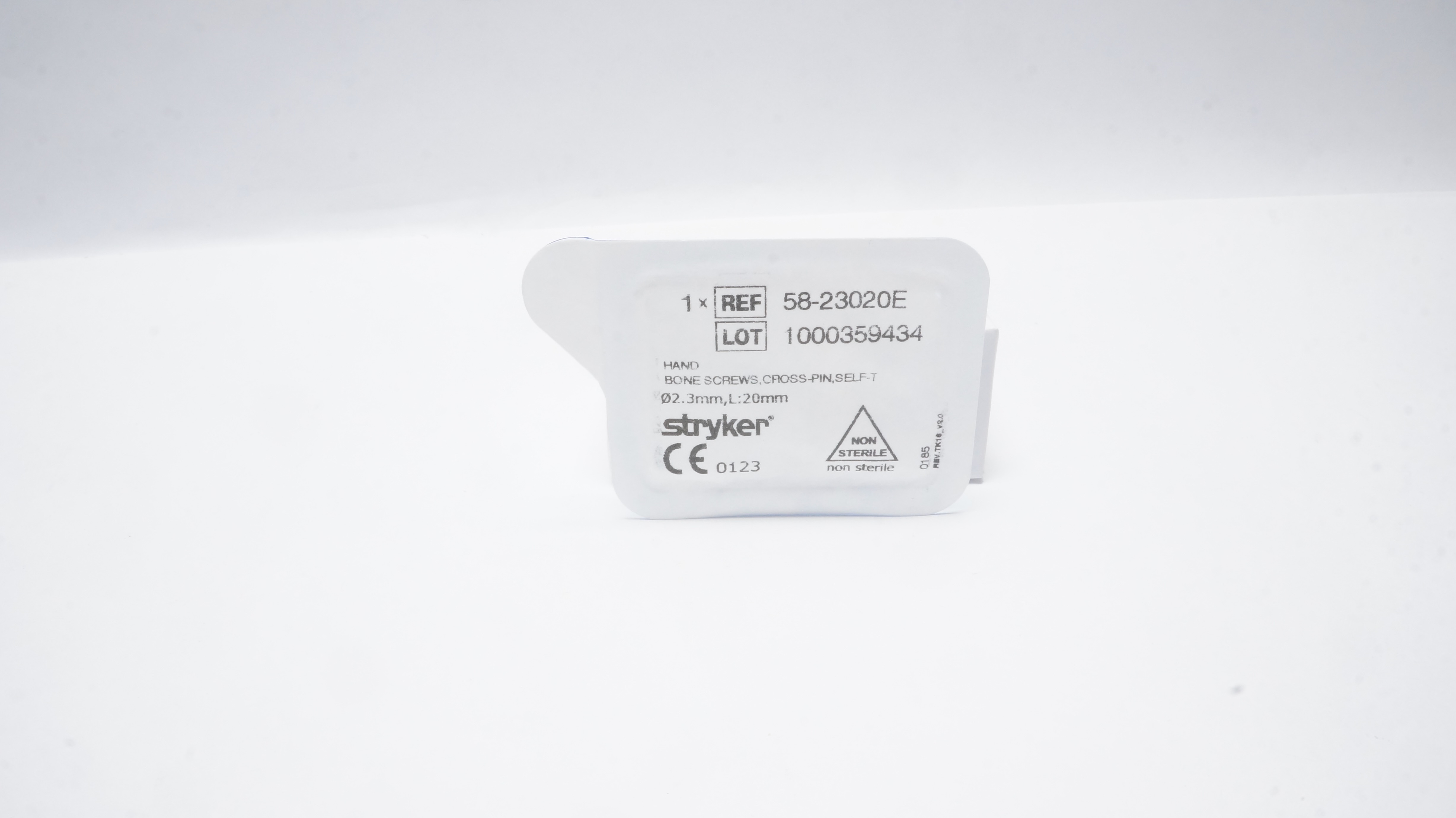 Stryker 58-23020E BONE SCREW, CROSS-PIN, SELF-T Diameter 2.3mm, L:20mm