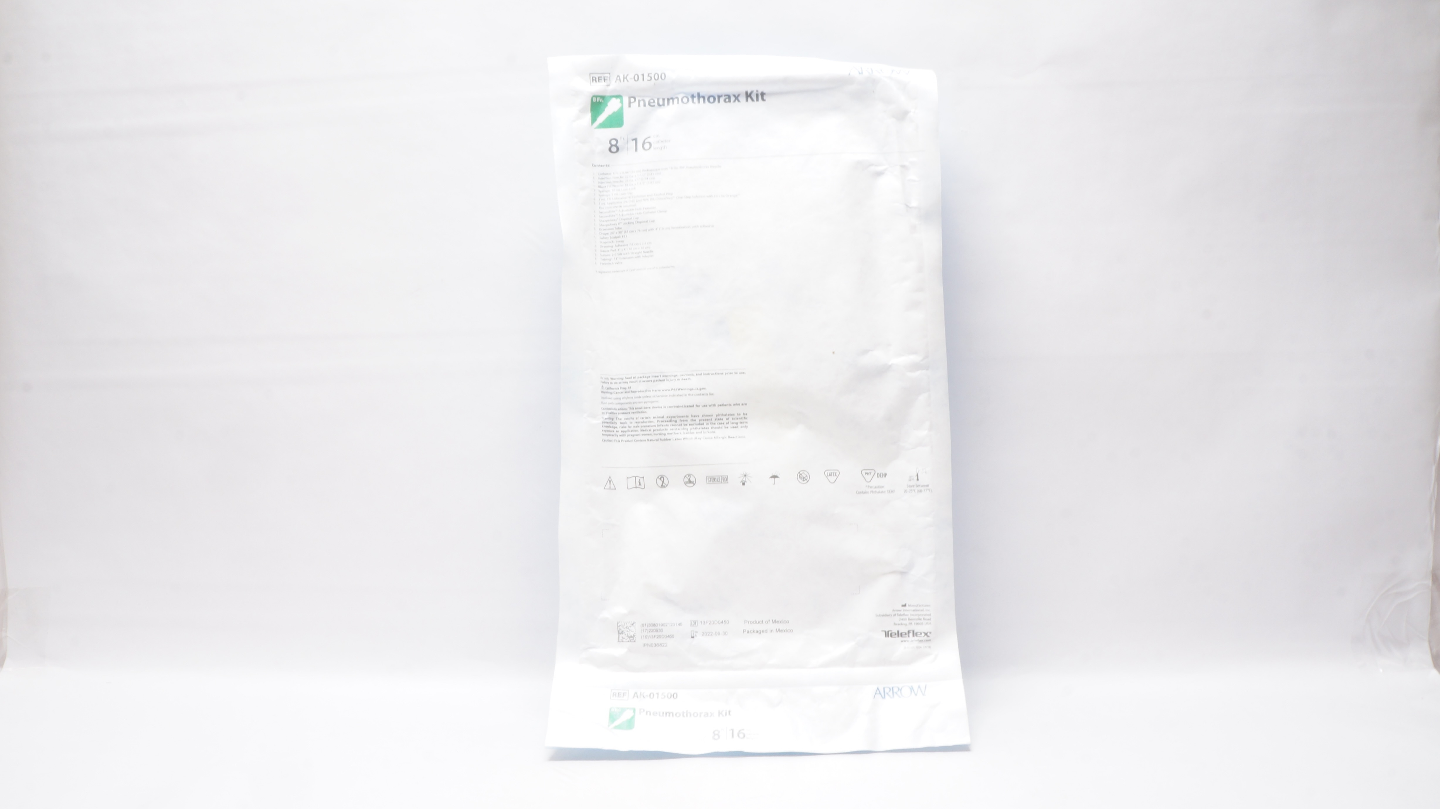 Arrow AK-01500 Pneumothorax Kit 8Fr x 16cm Length (x)