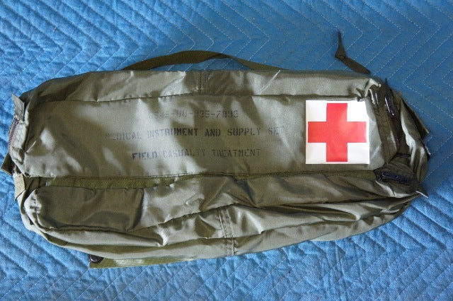 US Medical Instrument And Supply Set Field Casualty Treatment