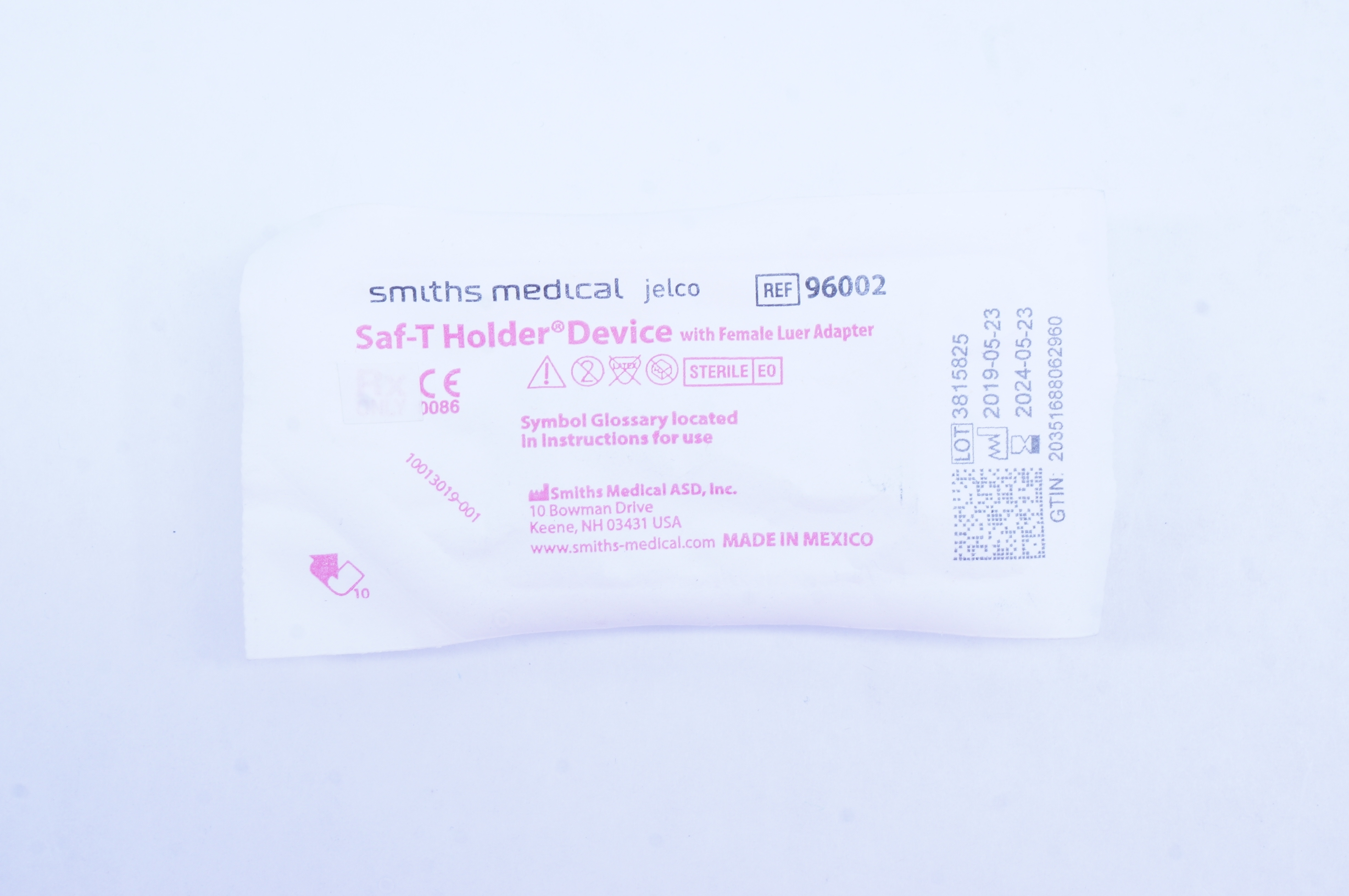 Smiths Medical 96002 Saf-T Holder Device with Female Luer Adapter