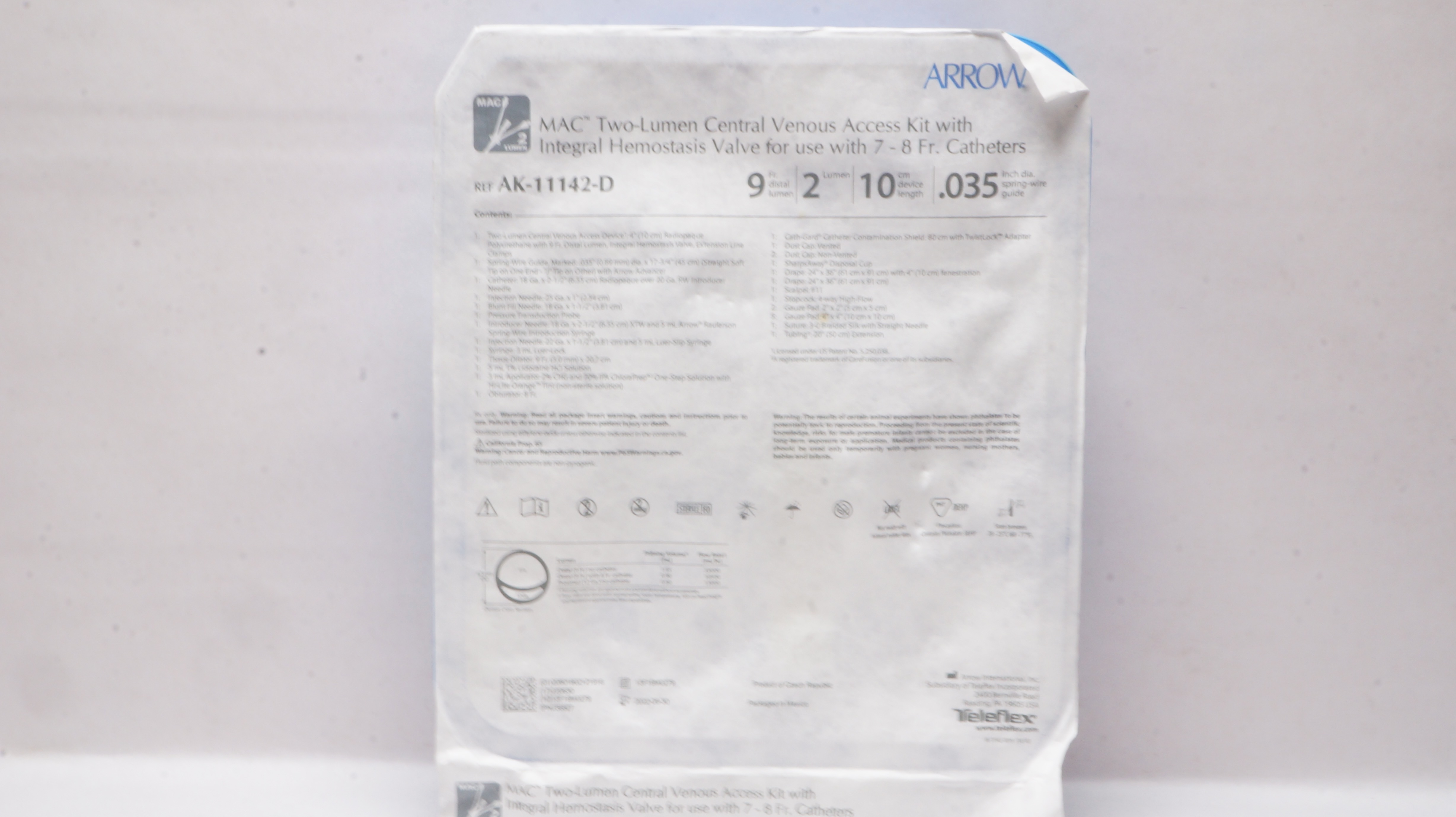 Arrow AK-11142-D MAC Two-Lumen Central Venous Access Kit 9Fr x 10cm x 0.035in(x)