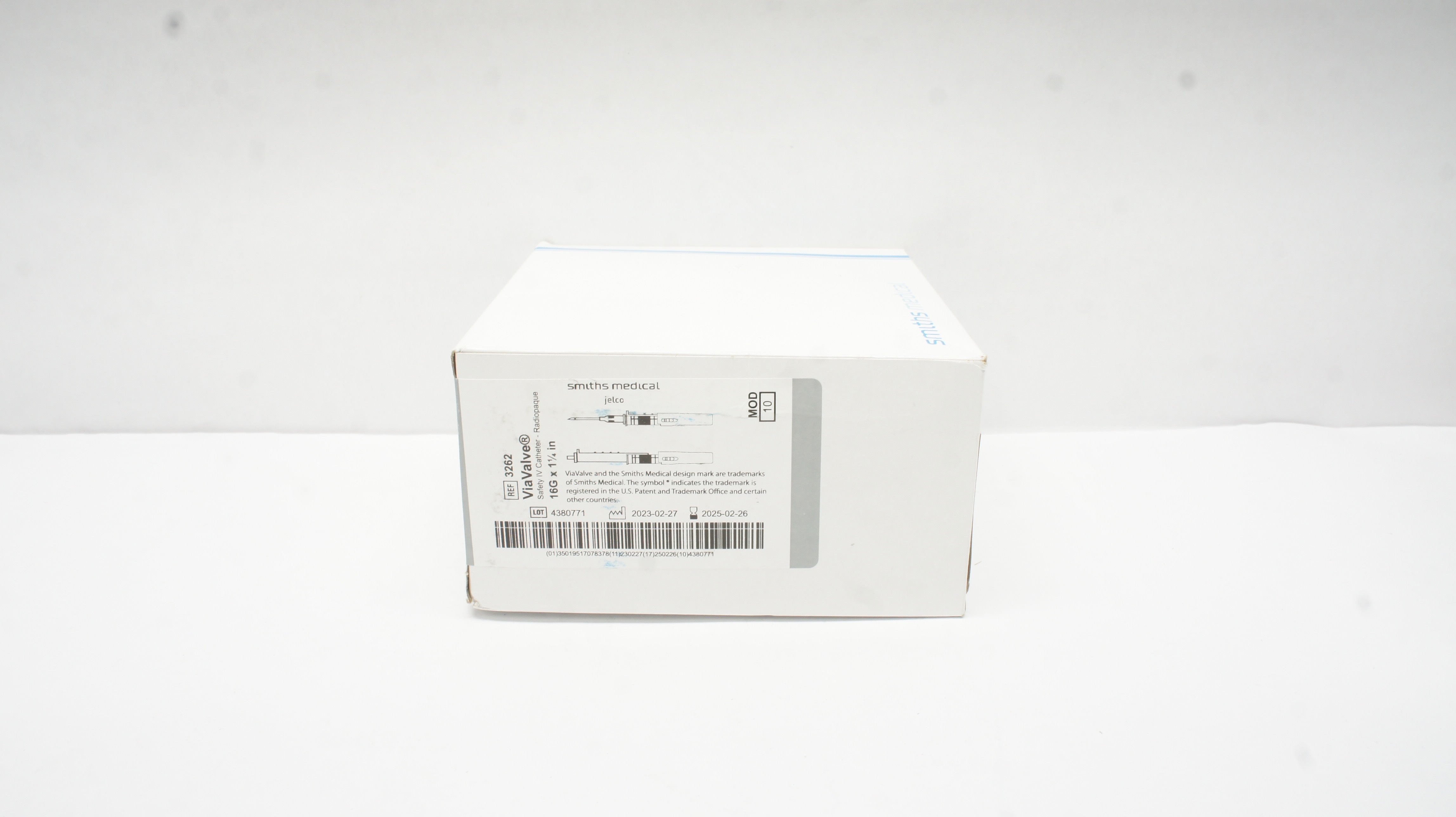 Smiths Medical 3262 Jelco ViaValve Safety IV Cath. 16G x 1 1/4inch - Box of 50