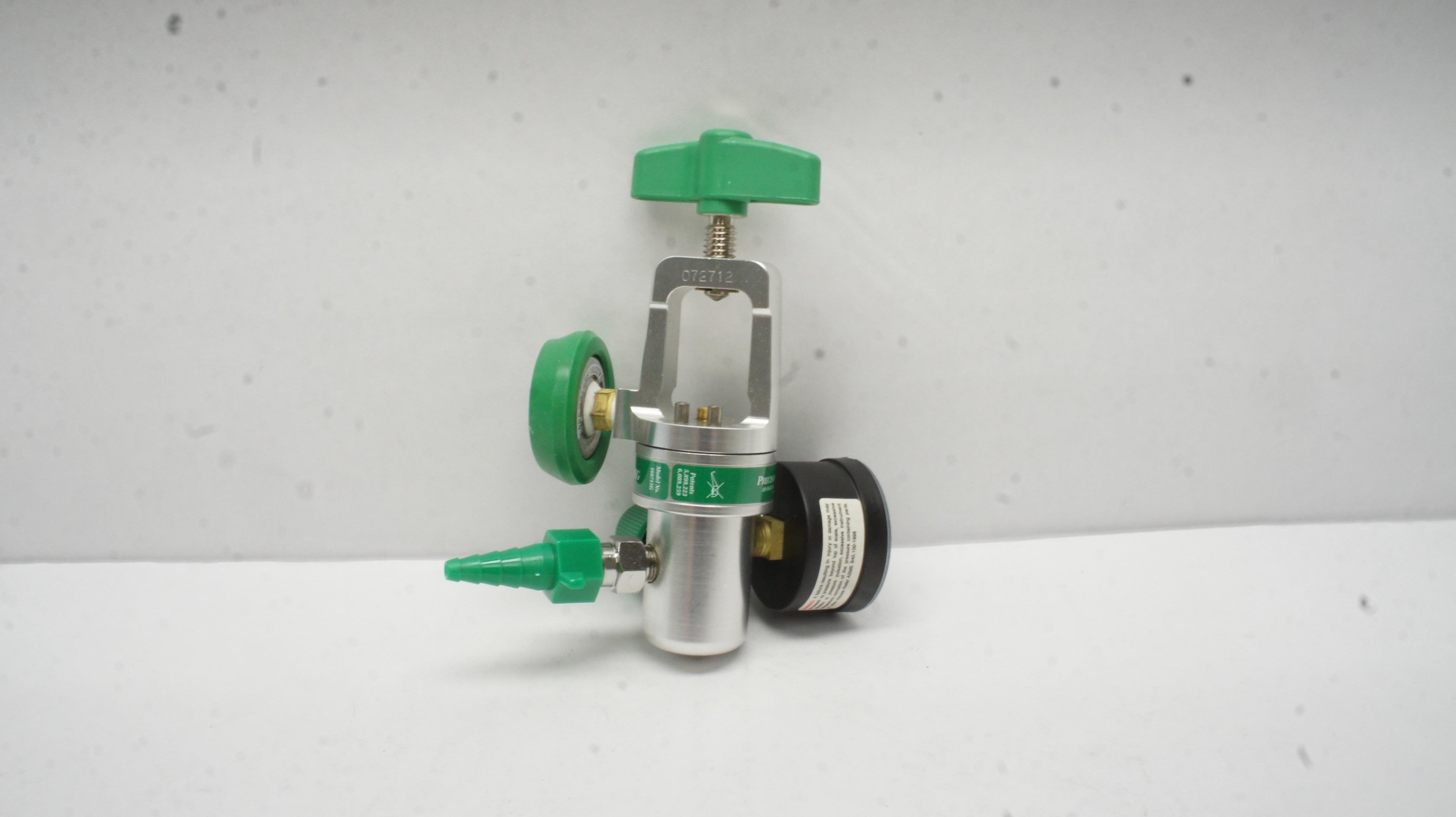 Precision Medical 168715G Oxygen Regulators, Easy Gauge Reg, Flow Rate 0-15