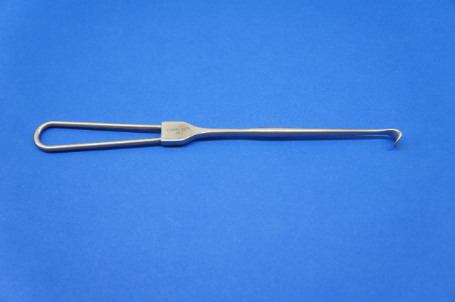 V. Mueller NL1003 Cushing Retractor, Straight, Plain Edge, 8-3/4in Length