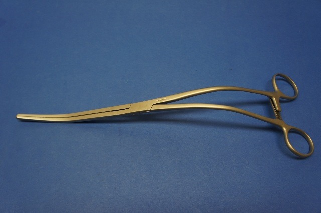 Codman Clamp A r t e r y Sebakey Curved & Serrated 105mm Jaw Length 11.75inch