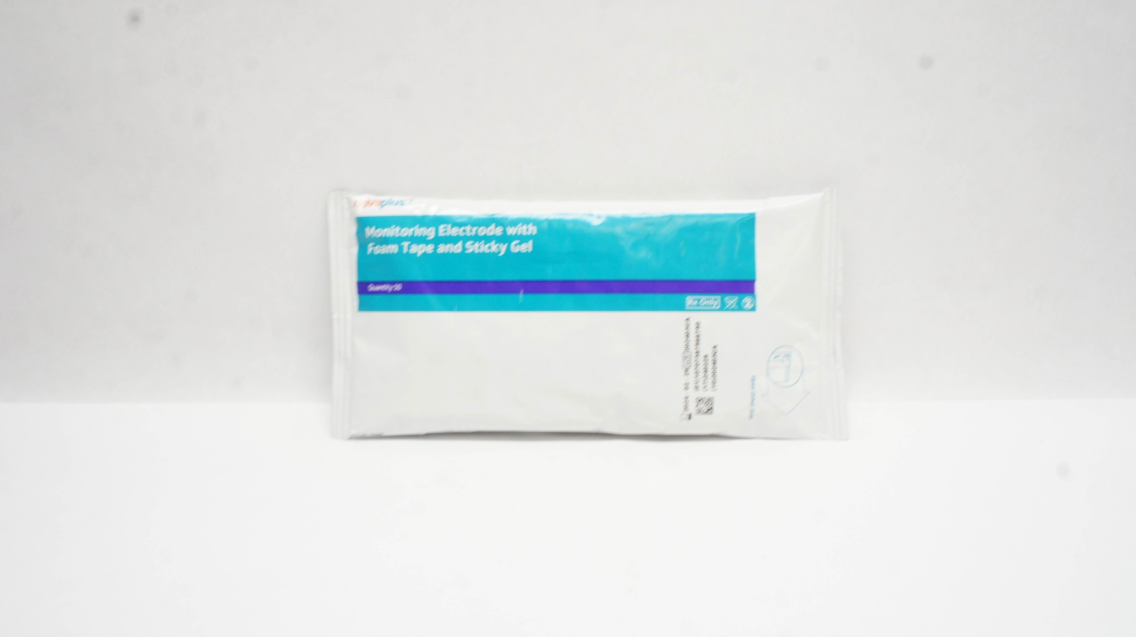 3M V2560 Novaplus Monitoring Electrode w/Foam Tape and Sticky Gel - Pack of 50