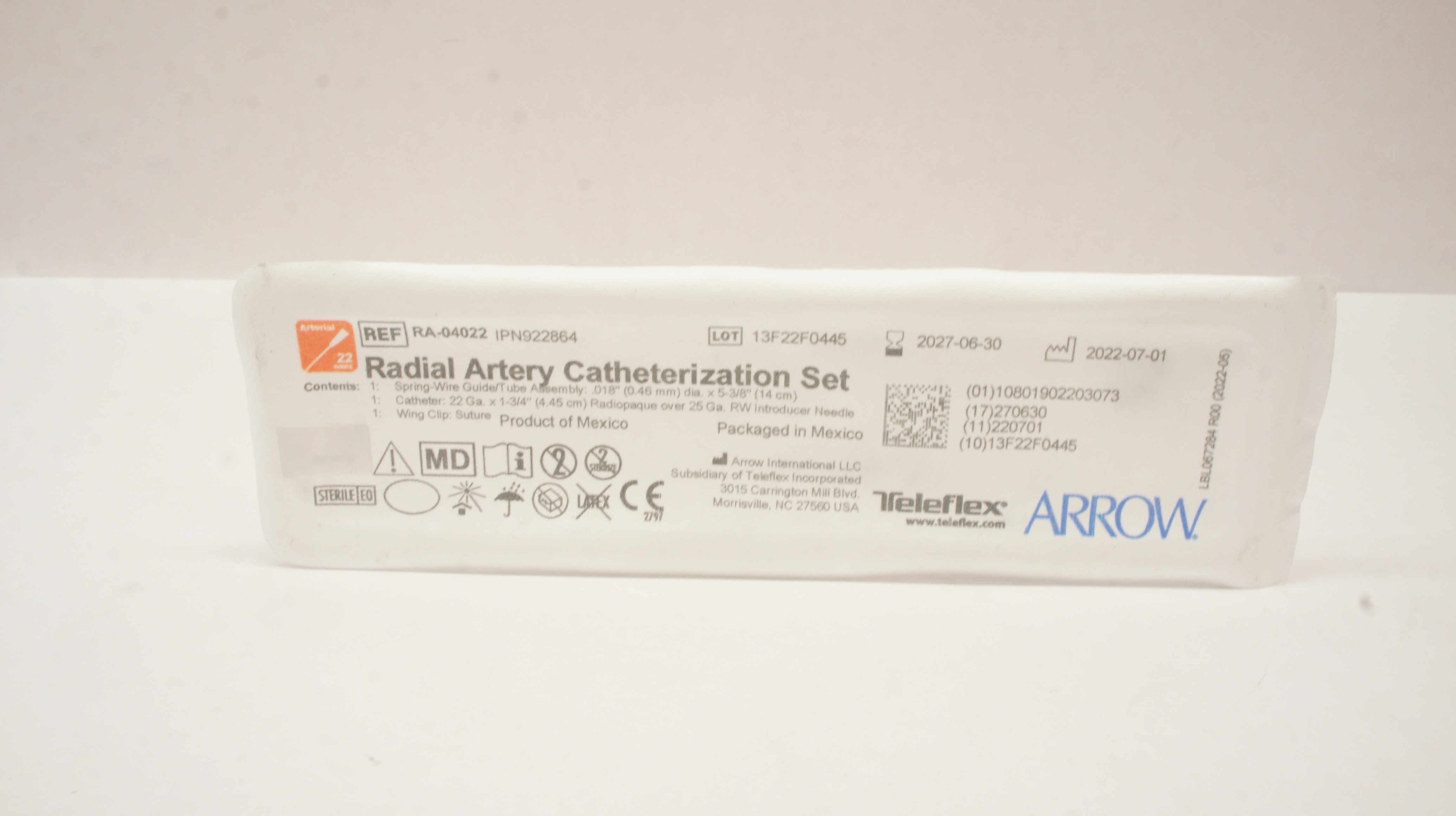 Arrow RA-04022 Radial Artery Catheterization Set 22Ga x 1 3/4 inch