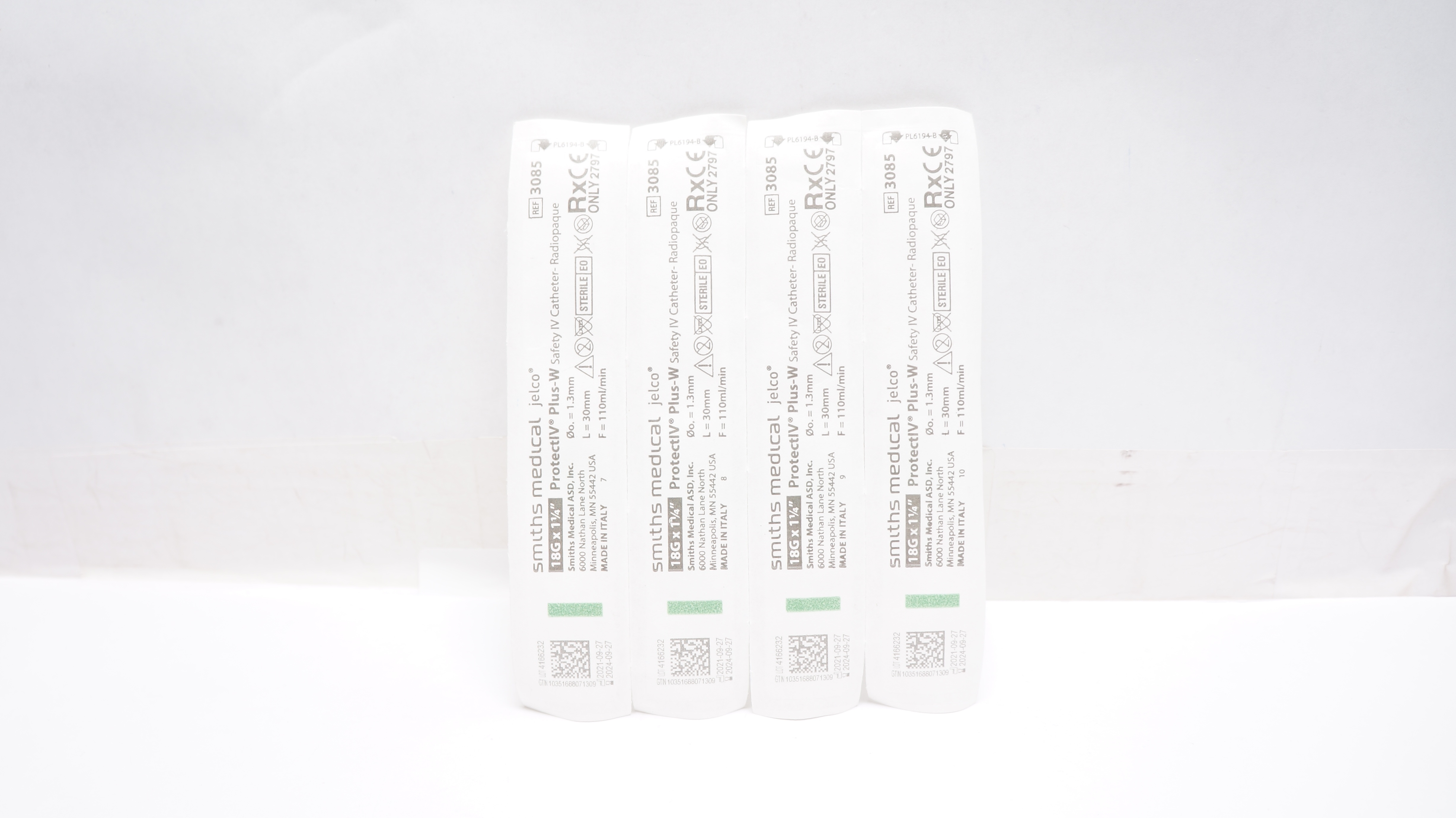 Smiths Medical 3085 ProtectIV Plus-W Safety Cath.18G x 1-1/4inch - Lot of 4