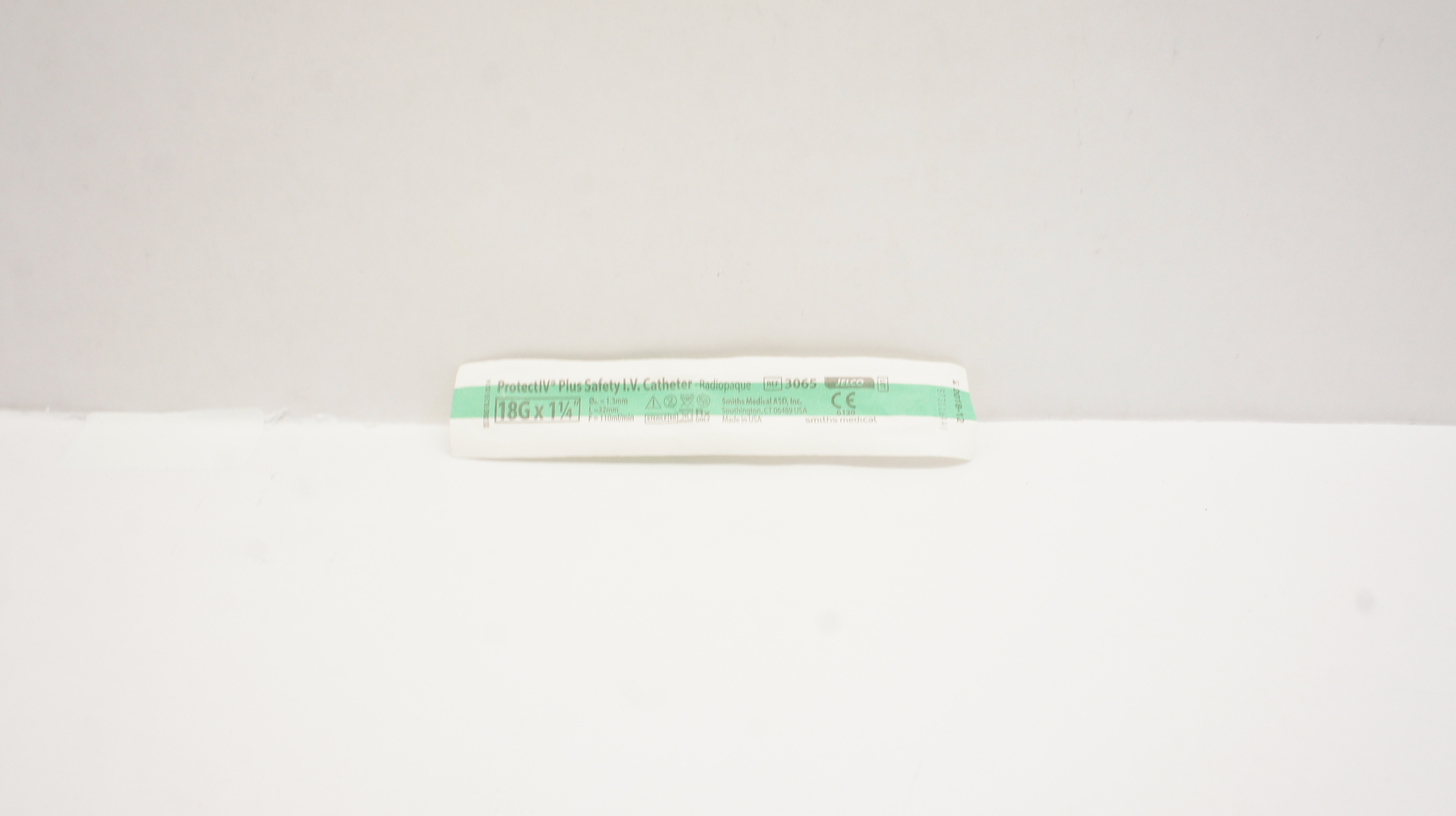 Smiths Medical 3065 ProtectIV Plus Safety IV Cath. 18G x 1-1/4inch (x)