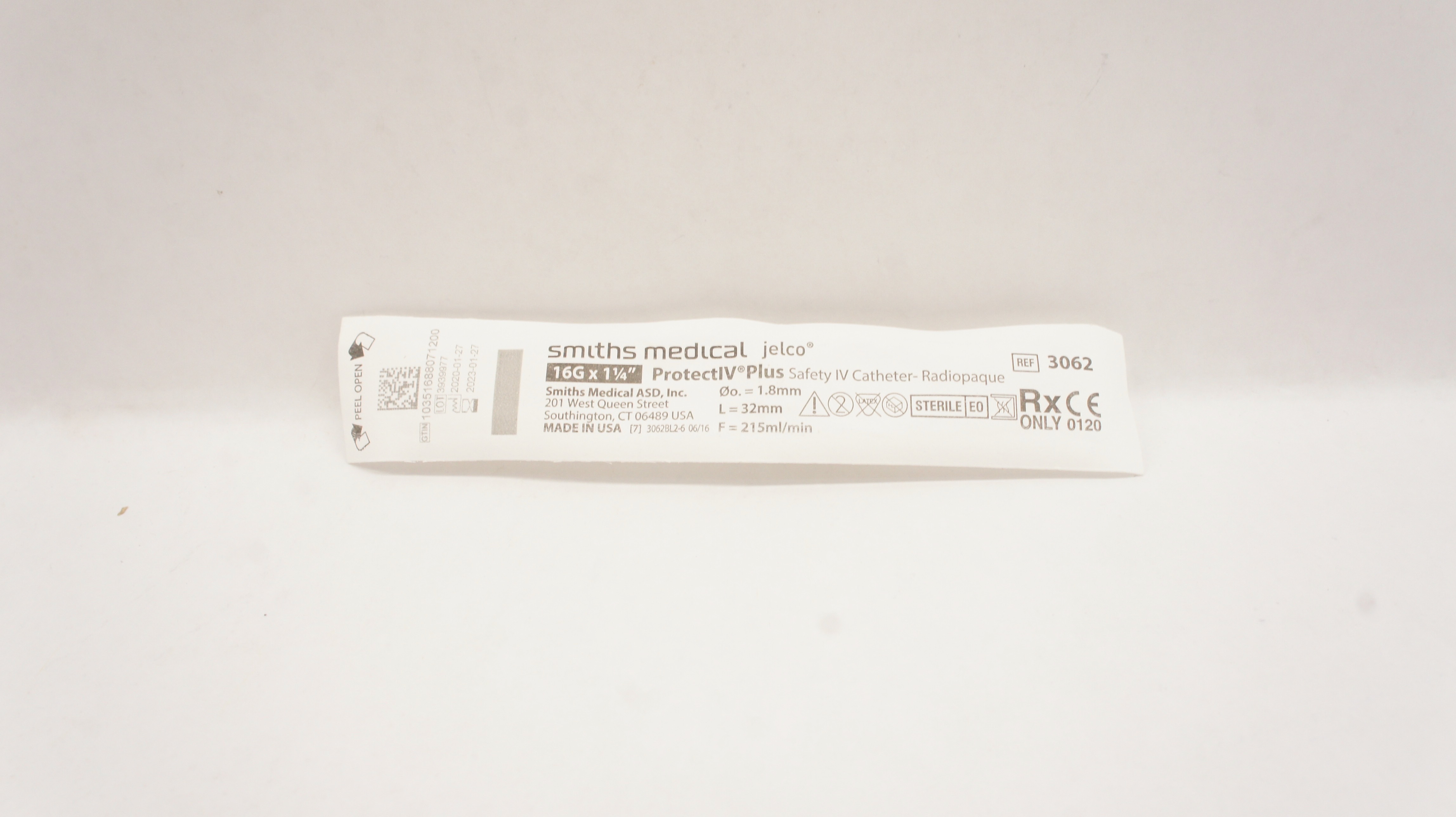 Smiths Medical 3062 ProtectIV Plus 16G x 1-1/4inch