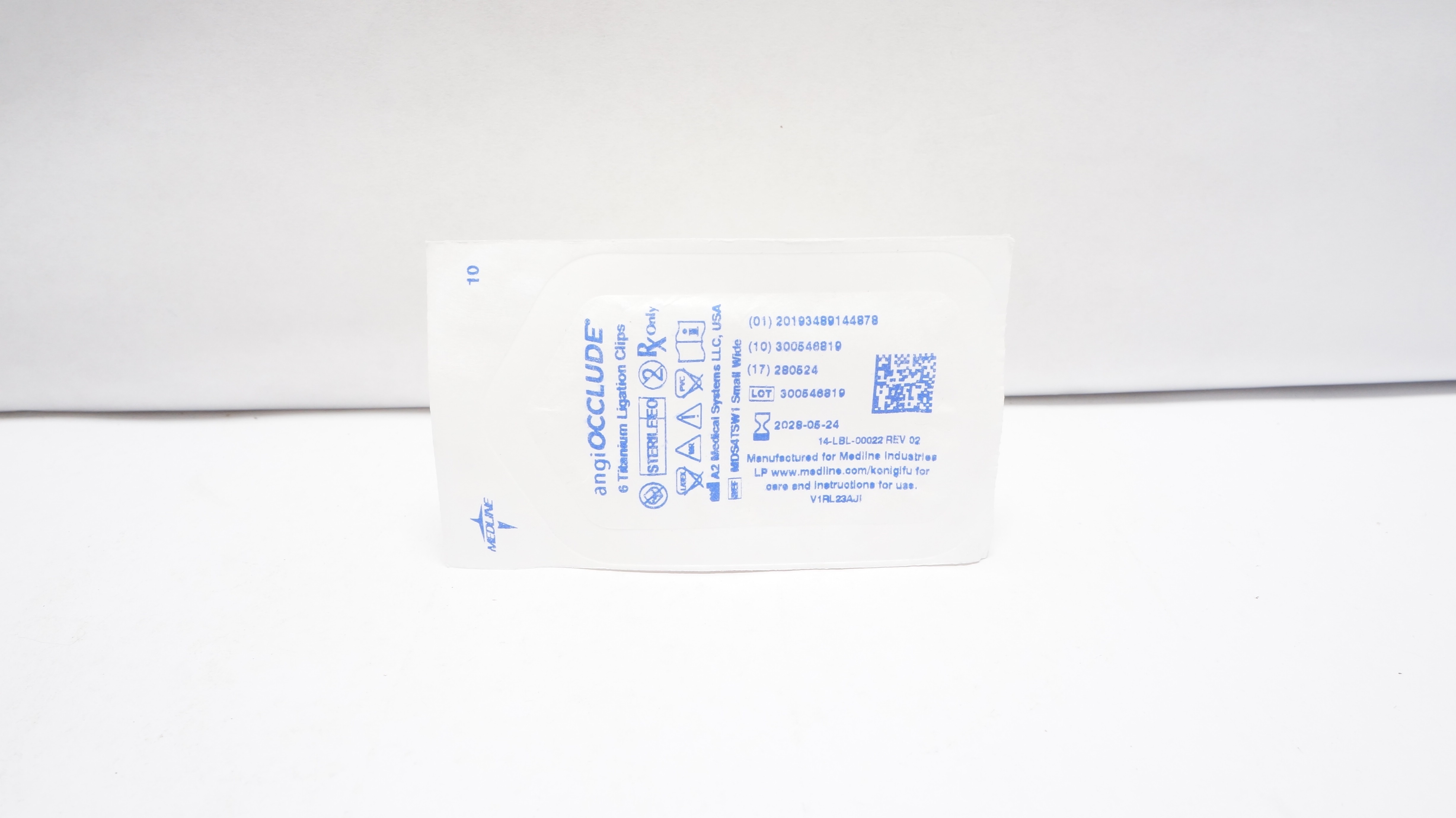 Medline MDS4TSW1 angioOCCLUDE Titanium Ligation Clips, Wide, Size S - Pack of 6