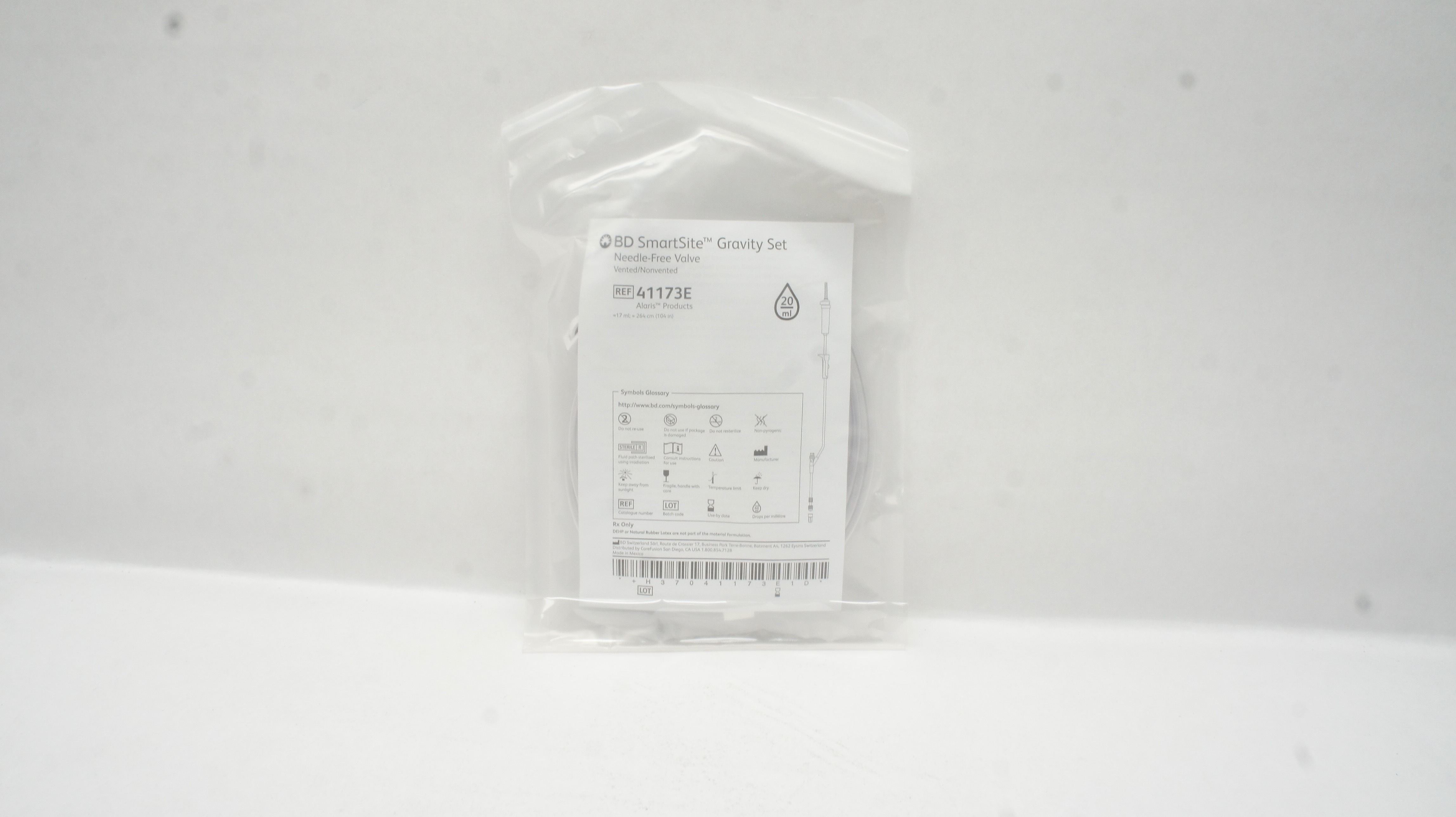 BD 41173E Alaris SmartSite Gravity Set Ndle-Free Valve 17mL x 104inch 20drops/ml