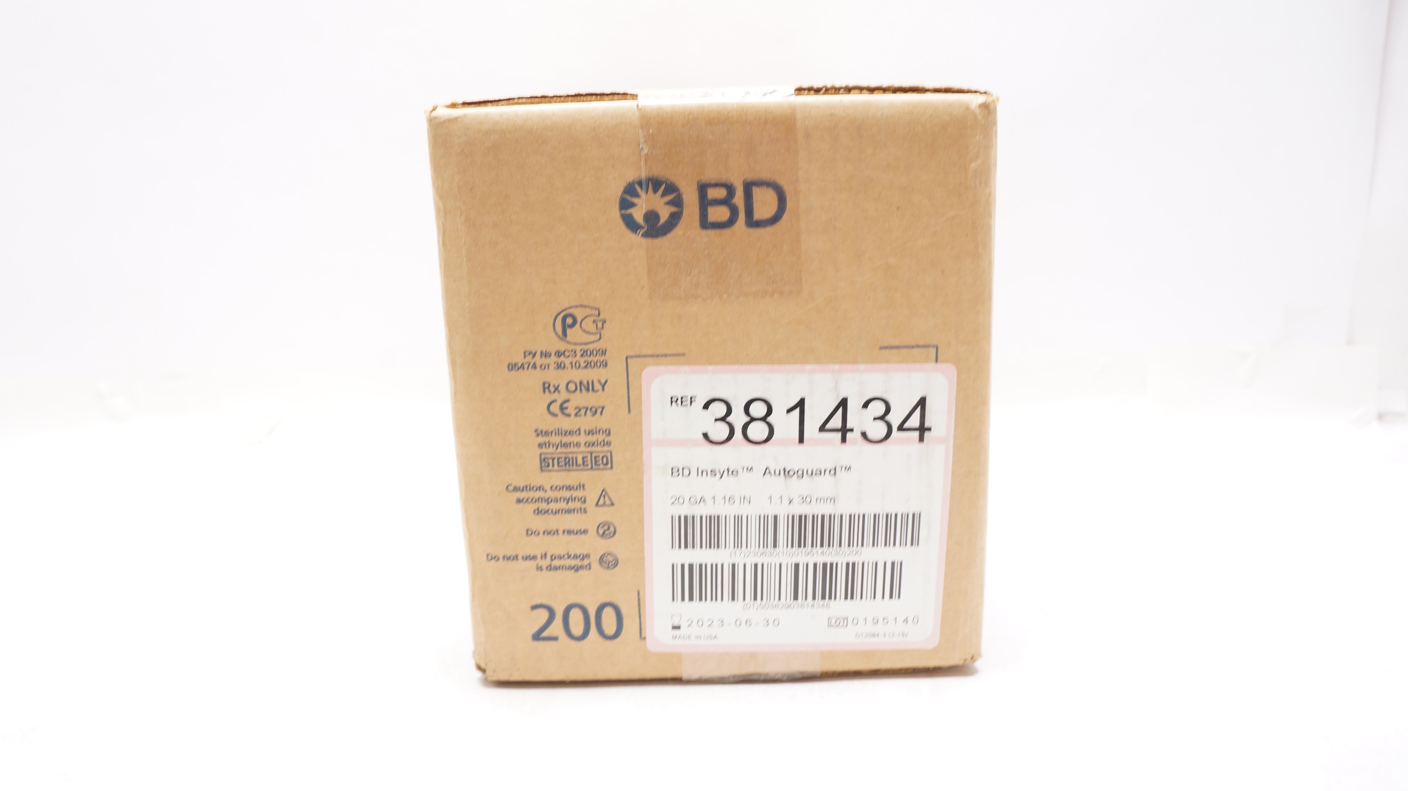 BD 381434 Insyte Autoguard Shielded I.V. Cath. 20 GA x 1.16 inch - Box of 200