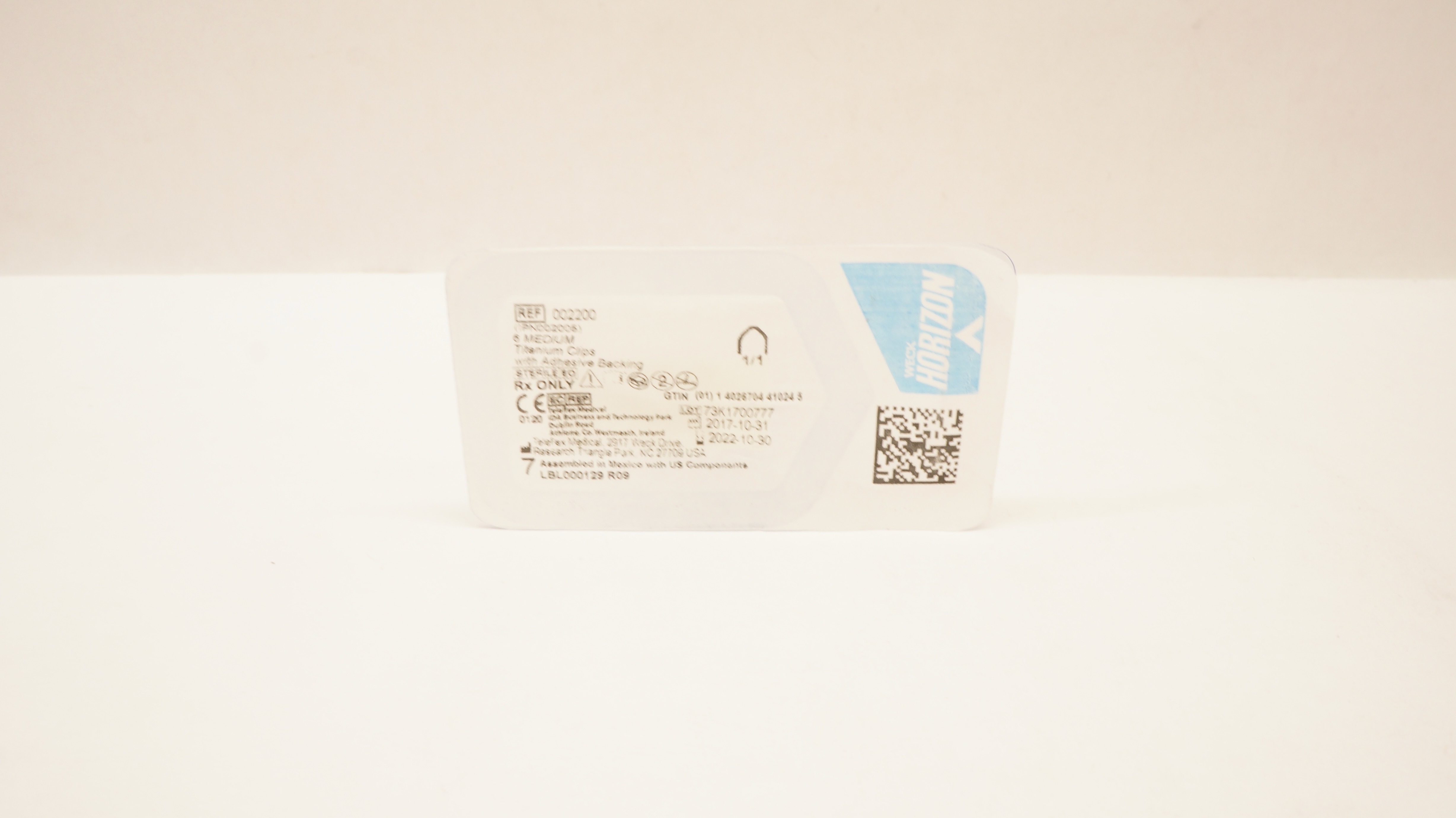 Teleflex 002200 Weck Horizon 6 Medium Titanium Clips w/ Adhesive Backing 1/1 (x)