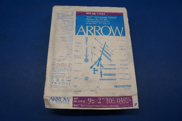 Arrow AK-11142 MAC Two-Lumen Central Venous Access Kit 9Fr. (x)