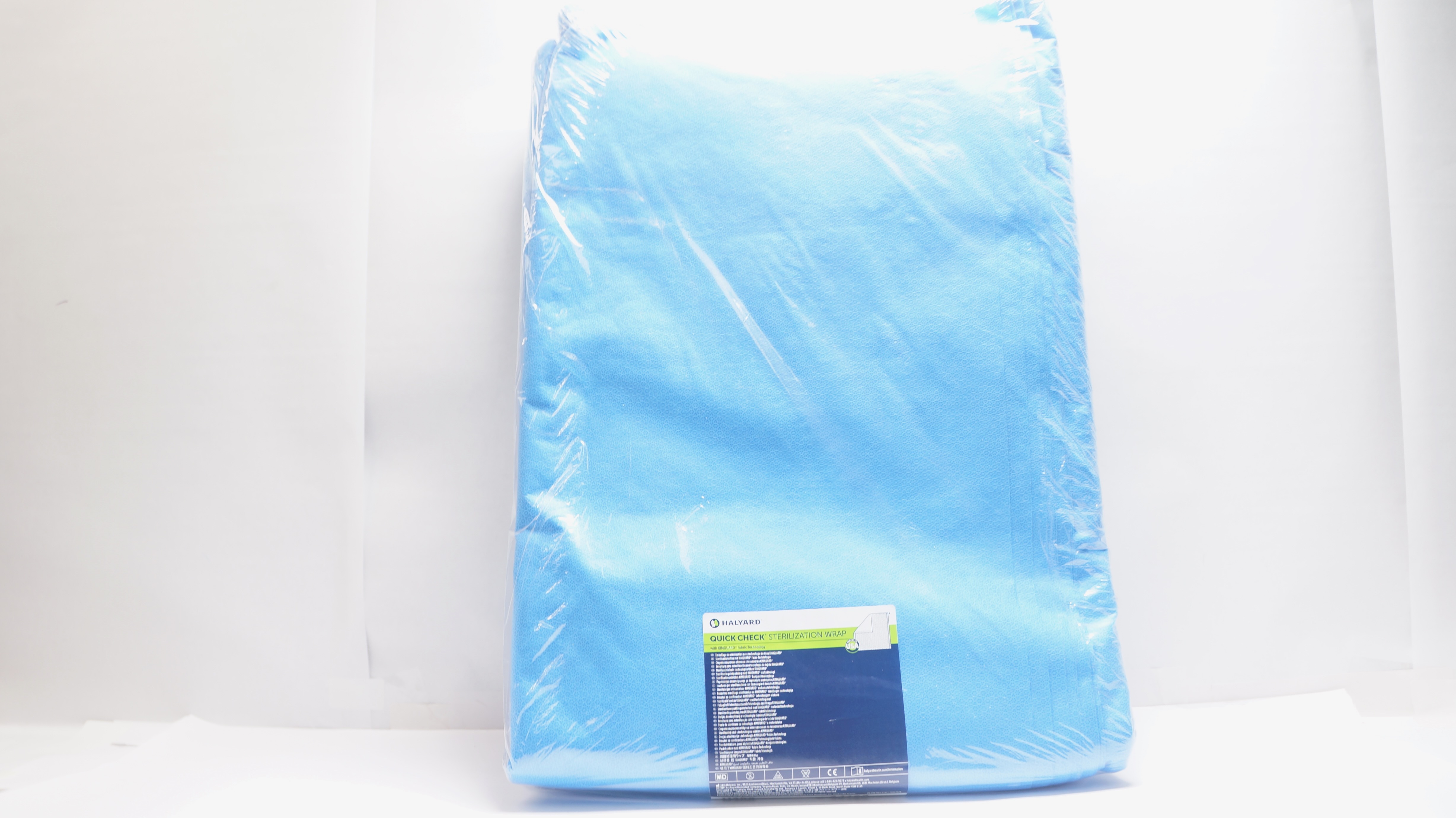 Halyard 34182 Quick Check Sterilization Wrap H300 54In x 54In - Pack of 24