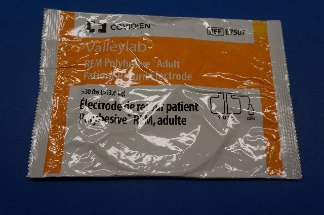 Covidien E7507 Valleylab REM Polyhesive Adult Patient Return Electrode 30 lbs(x)