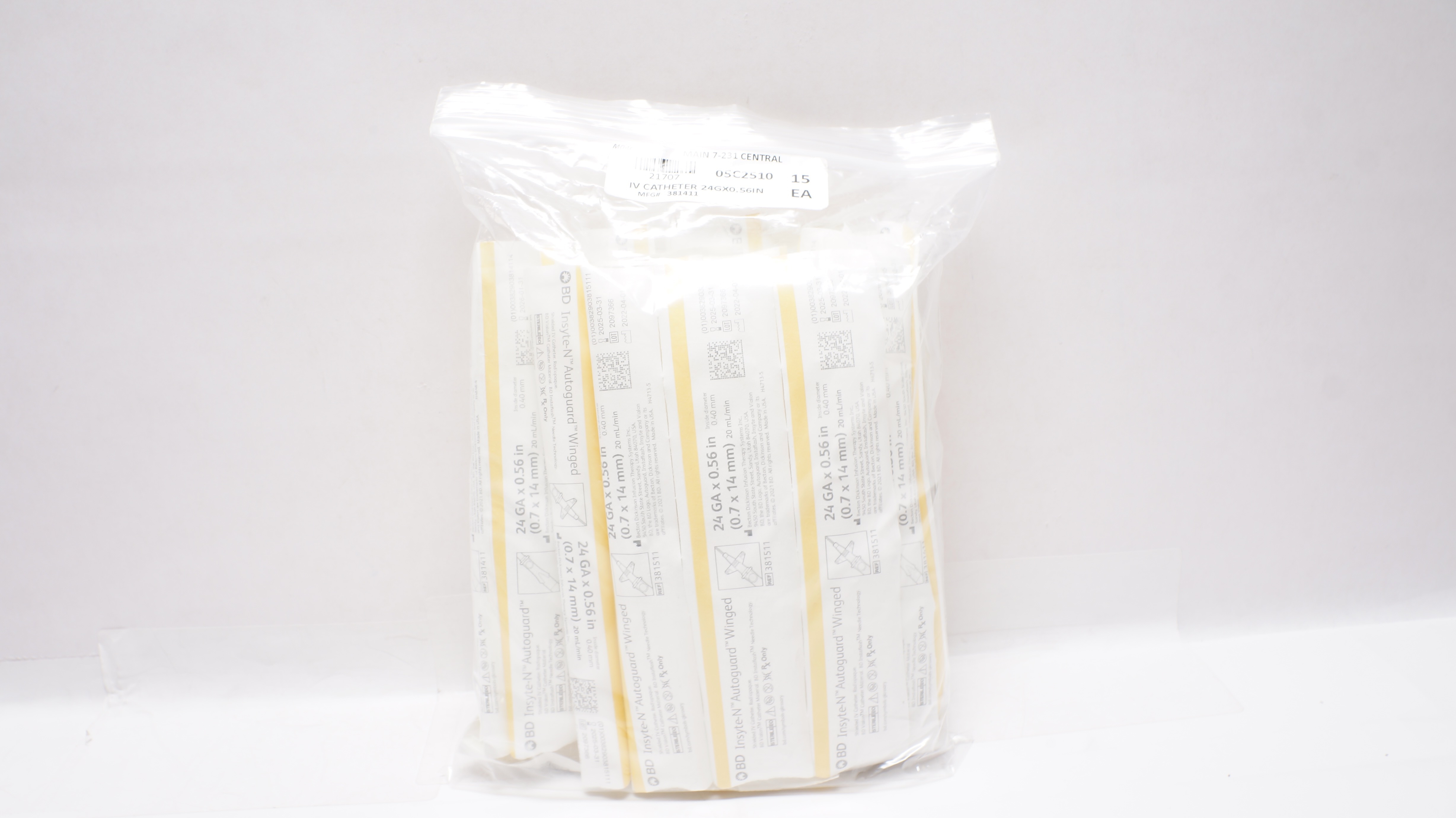 BD 381511 BD Insyte Autoguard Shielded IV Cath. 24Ga x 0.56inch - Pack of 15