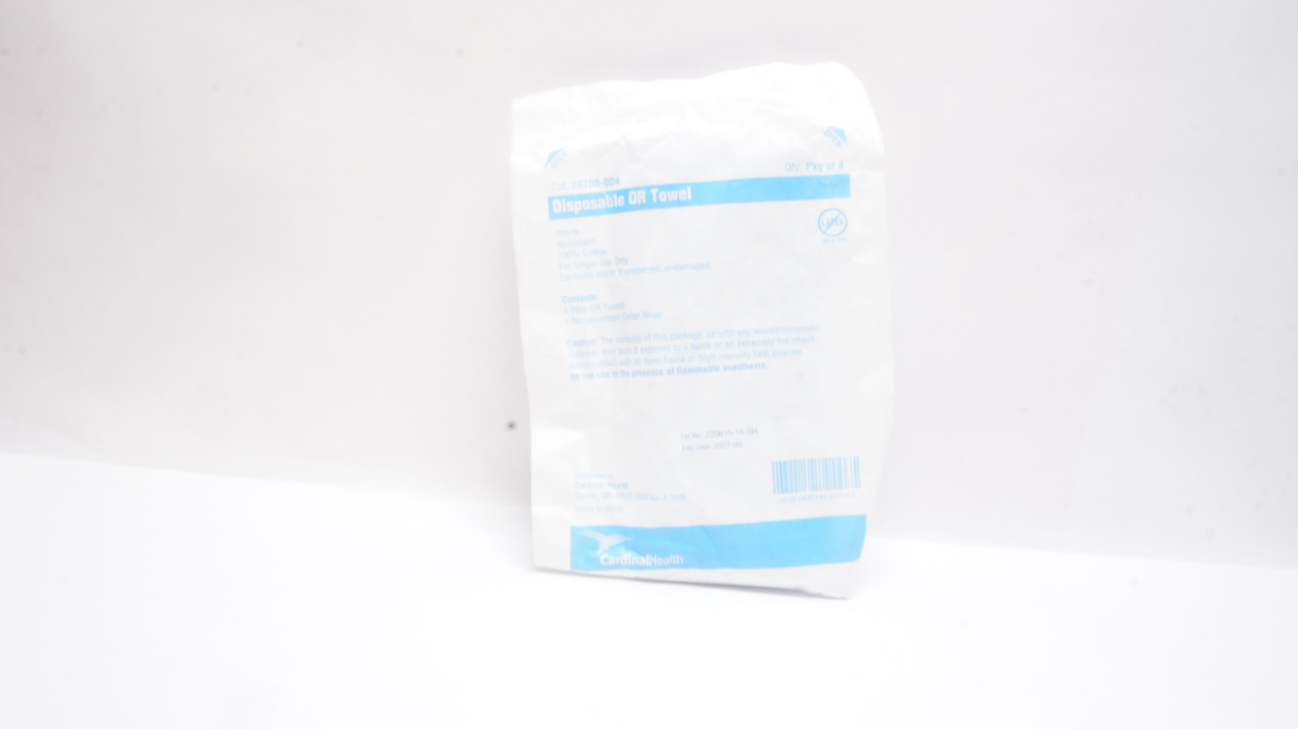 Cardinal Health 28700-004 Disposable OR Towel - Pack of 4