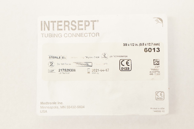 Medtronic 6013 Intersept Tubing Connector 3/8x1/2inch (x)